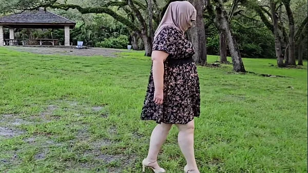 Big ass Pawg hijab Muslim Milf pissing outdoor in the park and getting pussy fingered by stranger