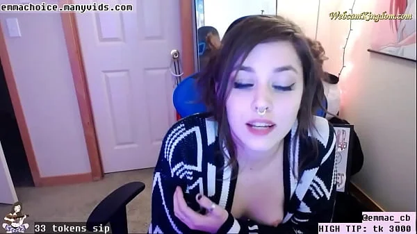 Skinny streamer flashing tits and ass on webcam