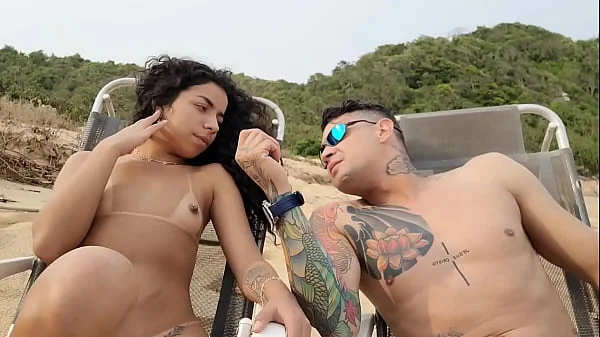 EU E MINHA NAMORADA FOMOS NA PRAIA DE NUDISMO E TRAZAMOS NO MEIO DE TODO MUNDO.